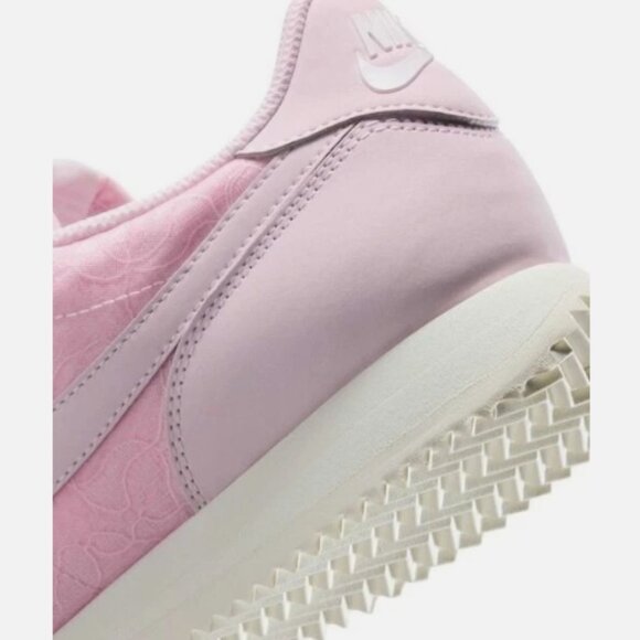 Nike Cortez Pink Foam Soft Pearl Summit White Women's Size US7-9 New - Picture 8 of 8